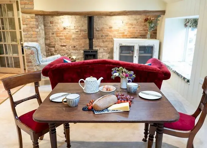 Pass The Keys Goose Feather Barn, Wedmore Luxury Cottage For Two