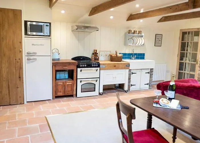 Pass The Keys Goose Feather Barn, Wedmore Luxury Cottage For Two