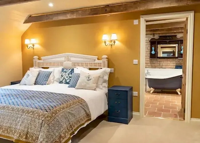 Pass The Keys Goose Feather Barn, Wedmore Luxury Cottage For Two