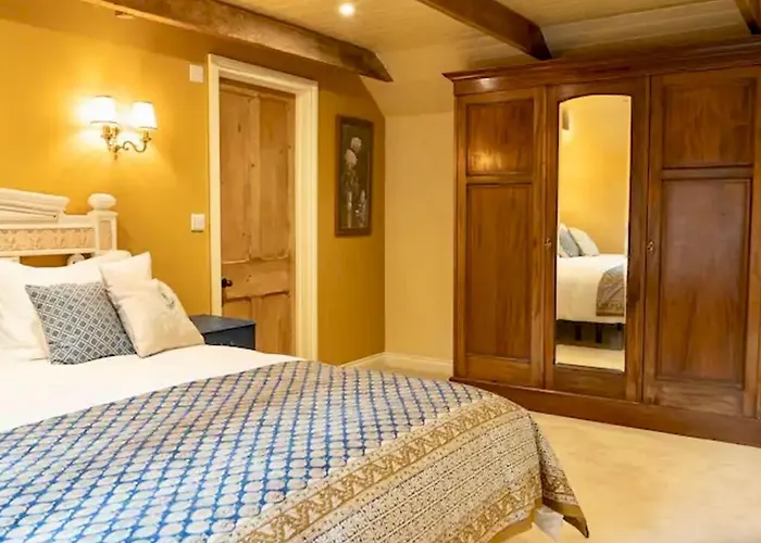 Pass The Keys Goose Feather Barn, Wedmore Luxury Cottage For Two