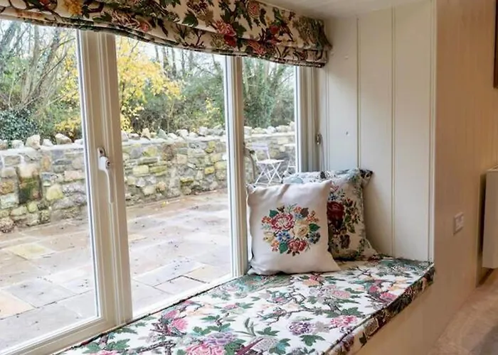 Pass The Keys Goose Feather Barn, Wedmore Luxury Cottage For Two