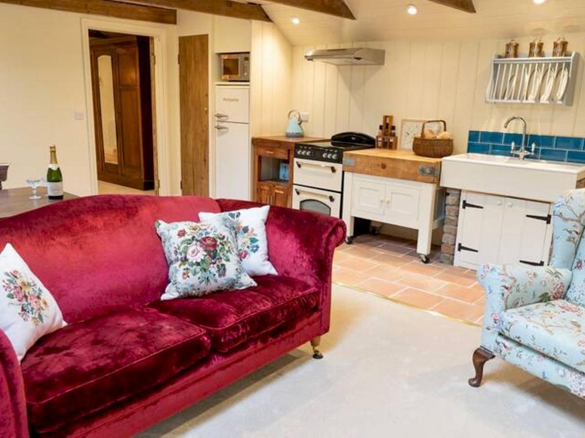 Pass The Keys Goose Feather Barn, Luxury For Two *